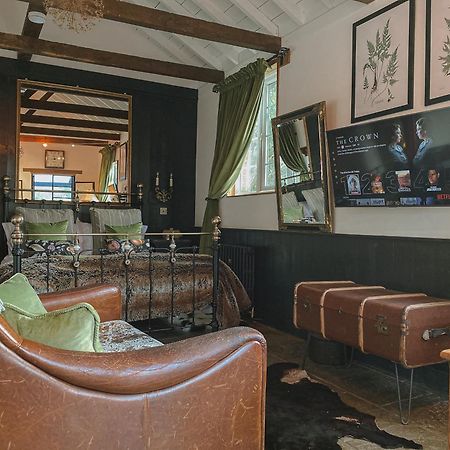 Outbuildings Dorset Hotel Брайдпорт Екстериор снимка