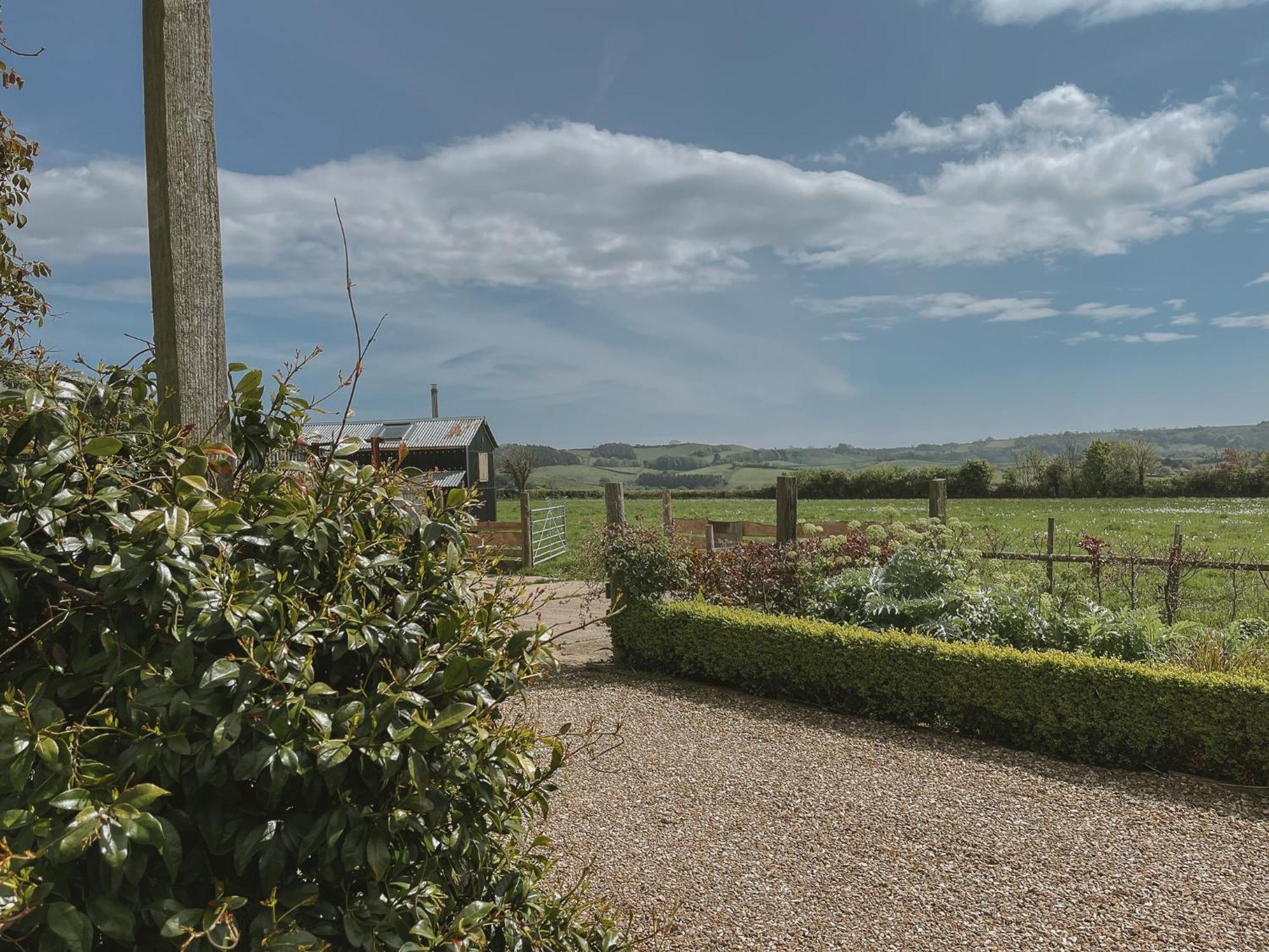Outbuildings Dorset Hotel Брайдпорт Екстериор снимка