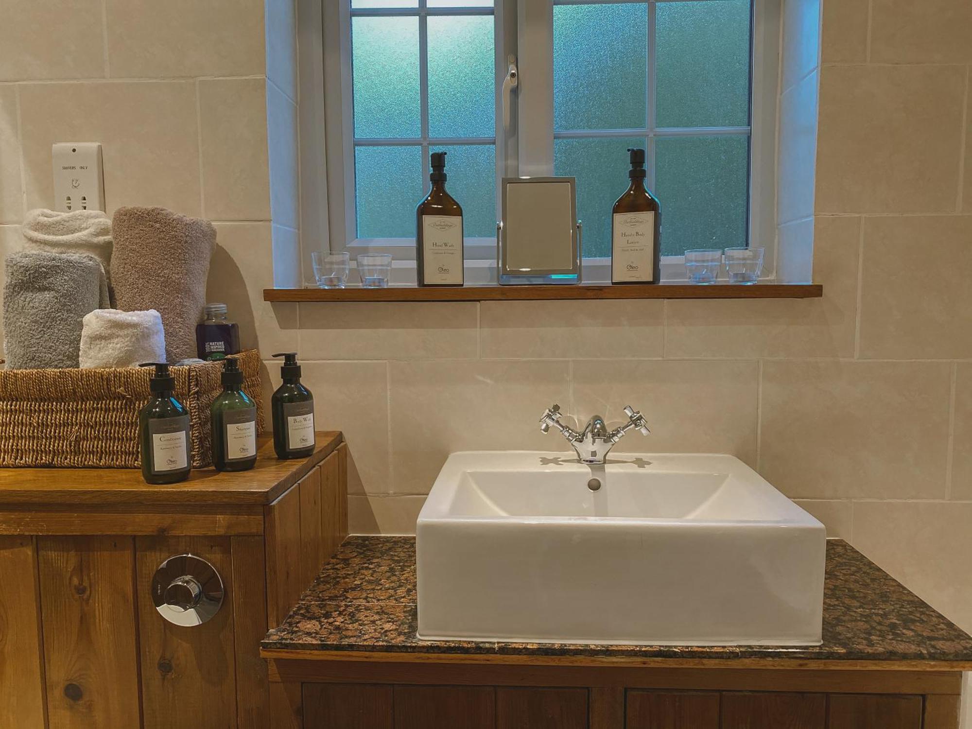 Outbuildings Dorset Hotel Брайдпорт Екстериор снимка