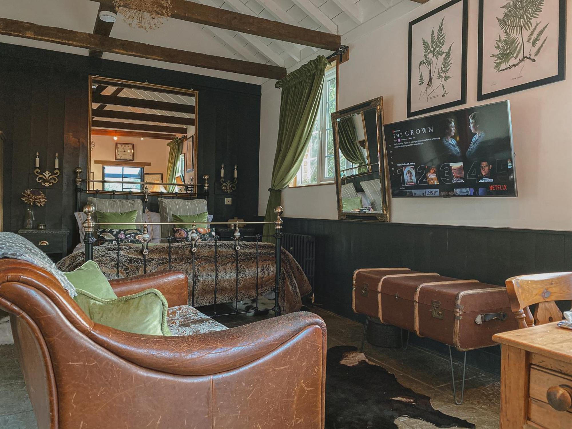 Outbuildings Dorset Hotel Брайдпорт Екстериор снимка