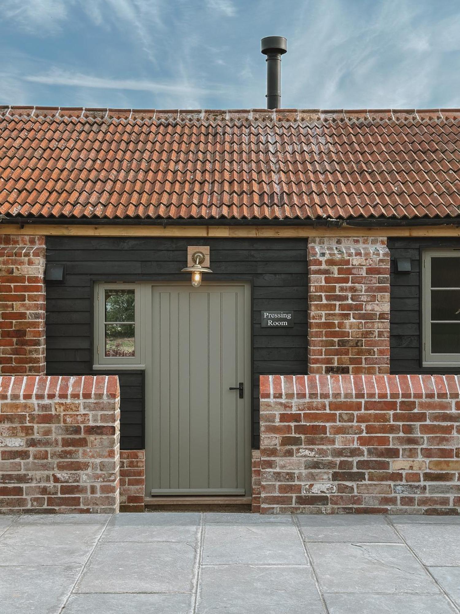 Outbuildings Dorset Hotel Брайдпорт Екстериор снимка