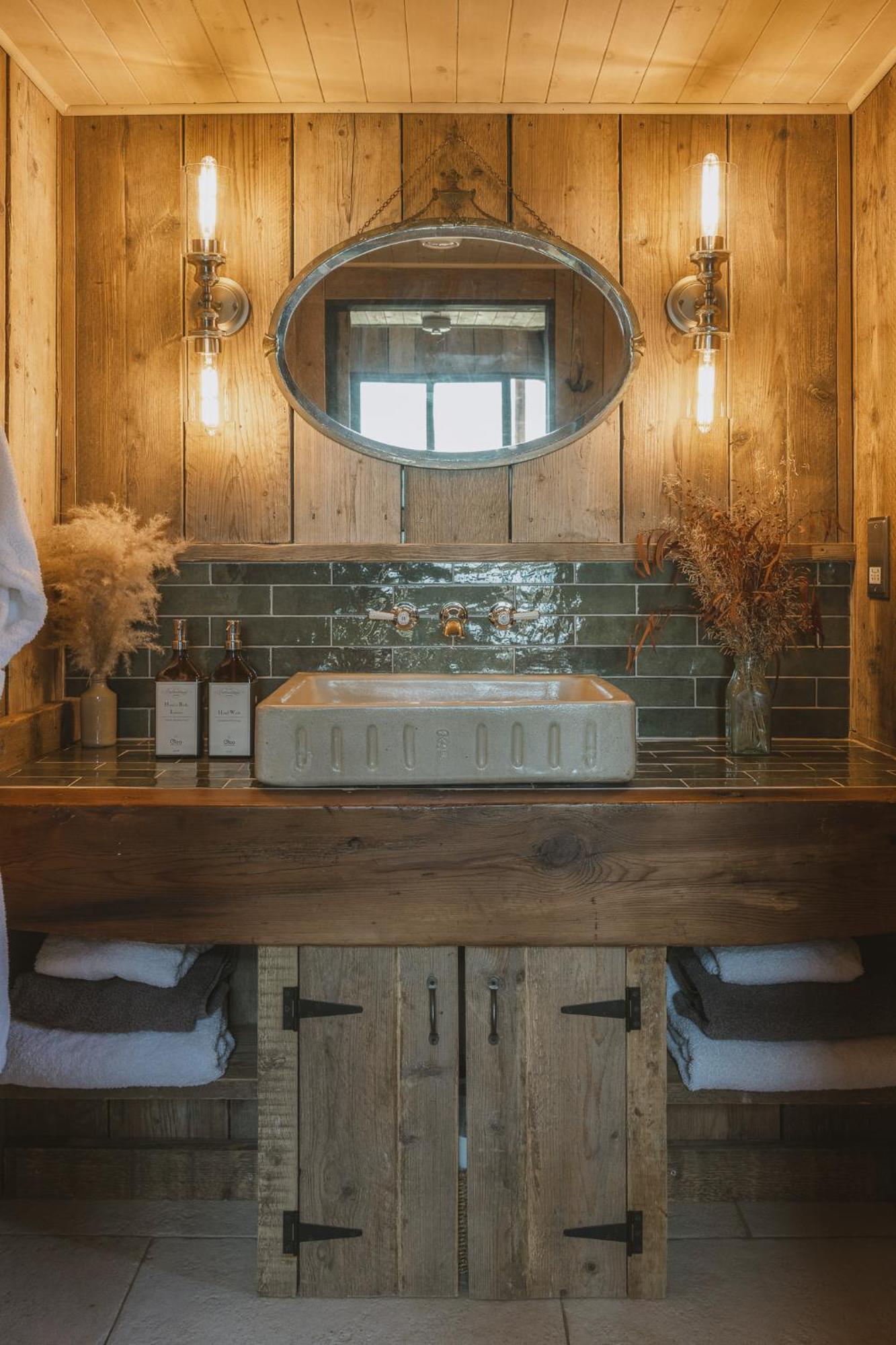 Outbuildings Dorset Hotel Брайдпорт Екстериор снимка