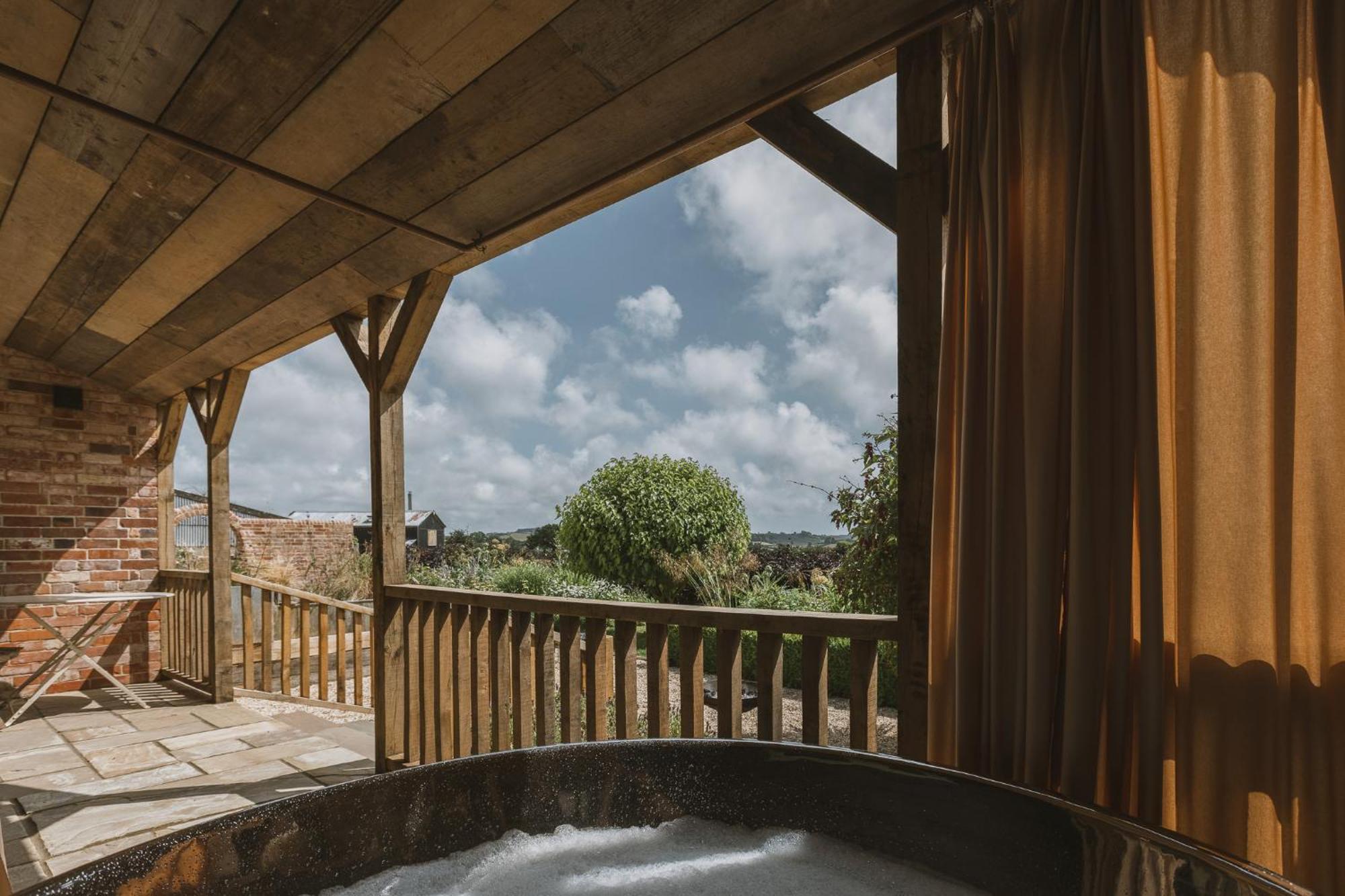 Outbuildings Dorset Hotel Брайдпорт Екстериор снимка