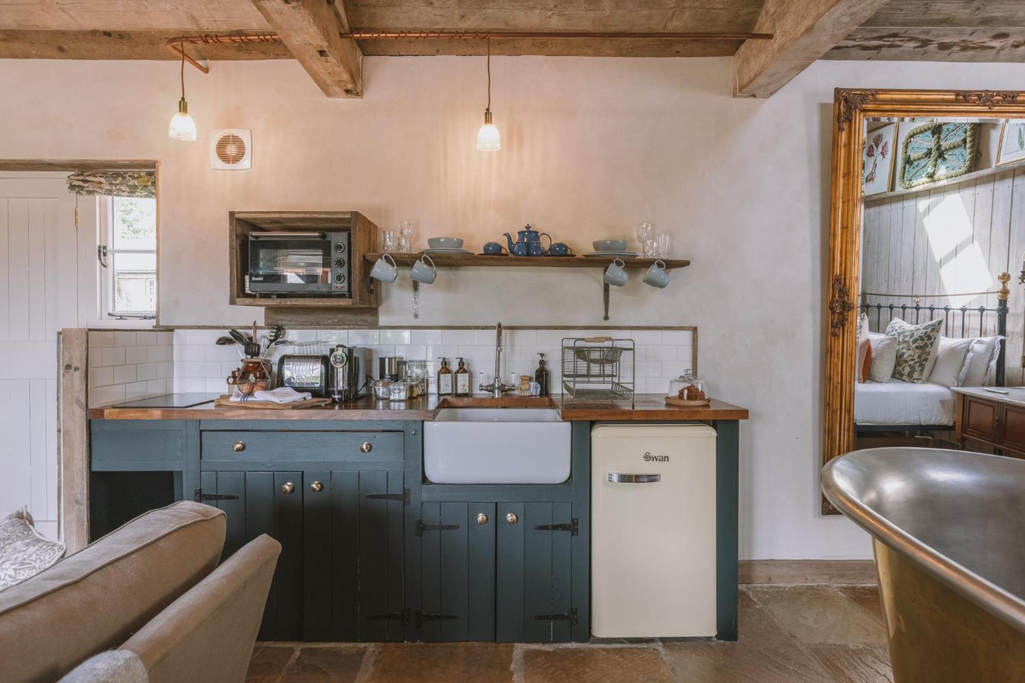Outbuildings Dorset Hotel Брайдпорт Екстериор снимка